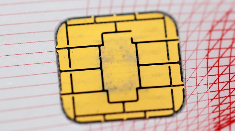 Der Chip auf der Girocard kann aufgeladen werden, um damit Kleinbeträge zu zahlen.