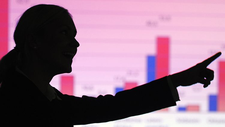 Vorgesetzte tragen viel Verantwortung - dennoch sind sie in ihrem Arbeitsumfeld entspannter als Angestellte.