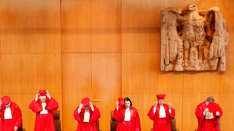 Karlsruhe fordert eine Neuregelung der Hartz-IV-Bestimmungen bis zum Ende des Jahres.