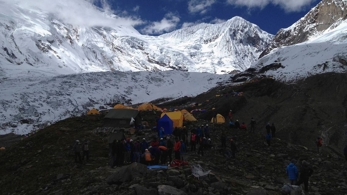 2012-09-23T112656Z_01_NEP03_RTRMDNP_3_NEPAL-AVALANCHE.JPG4041345230303542422.jpg