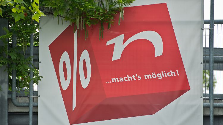 Neckermann wird zerschlagen. Noch müssen tausende Mitarbeiter zittern.