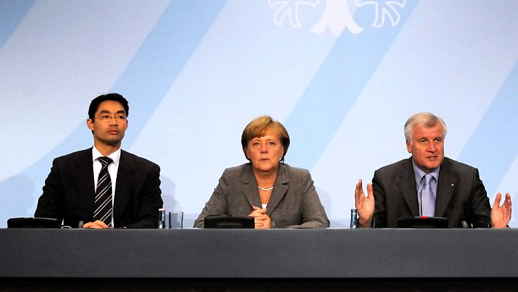 Akt 2 in der Betreuungsgeld-Tragödie: Merkel, Seehofer und Rösler am 6. November 2011 im Bundeskanzleramt.