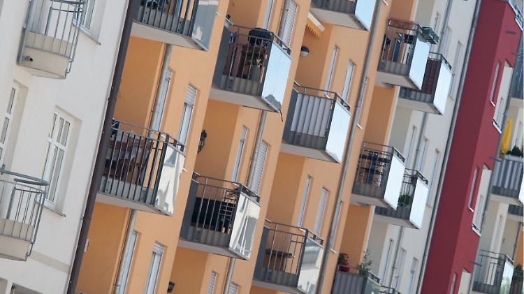 Häuserfassade in München: Günstige Wohnungen werden auch schon mal blind gekauft. 