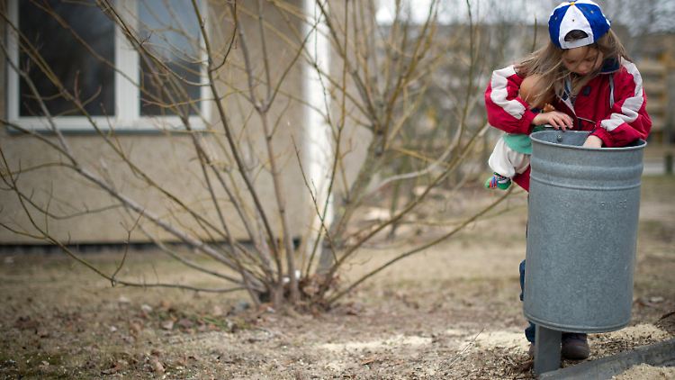 Arme Kinder müssen oft Aufgaben ihrer Eltern übernehmen, das verschlechtert ihre Startchancen.