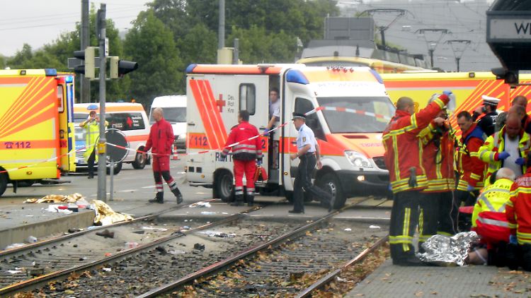 Die Insassen des Autos üebrlebten den Unfall, zwei Fußgänger starben.