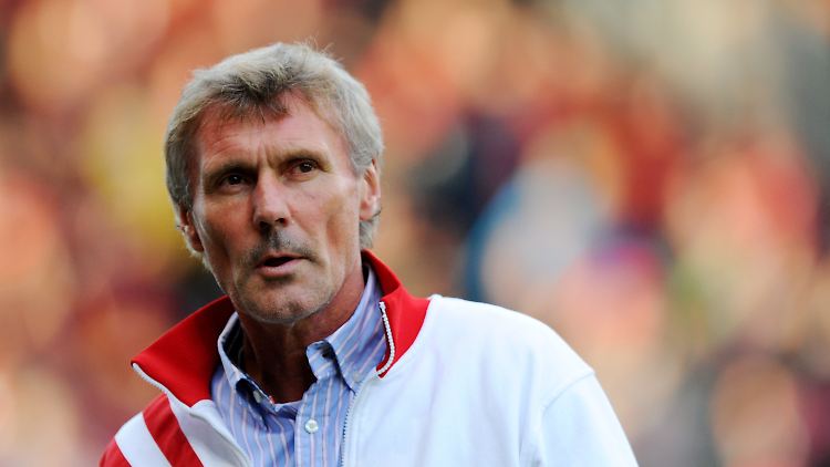 Rudi Bommer stürmt mit dem Energie Cottbus an die Tabellenspitze.