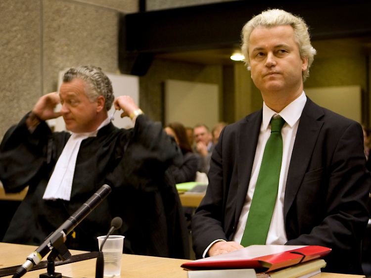 Geert Wilders steht derzeit in Amsterdam wegen Volksverhetzung vor Gericht. Zum Auftakt des Prozesses am 20. Januar wies er alle Vorwürfe zurück: "Ich glaube mit Herz und Seele, dass unsere Freiheit bedroht ist."