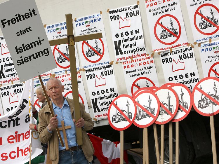 Die Partei "Pro Köln" setzt auf radikale Islam-Kritik - im nordrhein-westfälischen Verfassungsschutzbericht wird sie im Kapitel zum Rechtsextremismus geführt.
