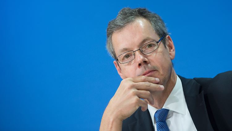 Der Wirtschaftsweise Peter Bofinger sieht nun den Staat in der Pflicht, den Investitionsmotor anzuwerfen.