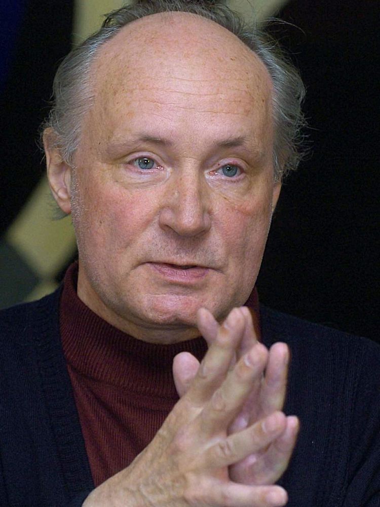 Schon vor 20 Jahren hatte der umstrittene katholische Theologe und Psychotherapeut Drewermann in seinem Bestseller "Kleriker" die katholische Sexualmoral und das Heiratsverbot für Priester kritisiert.