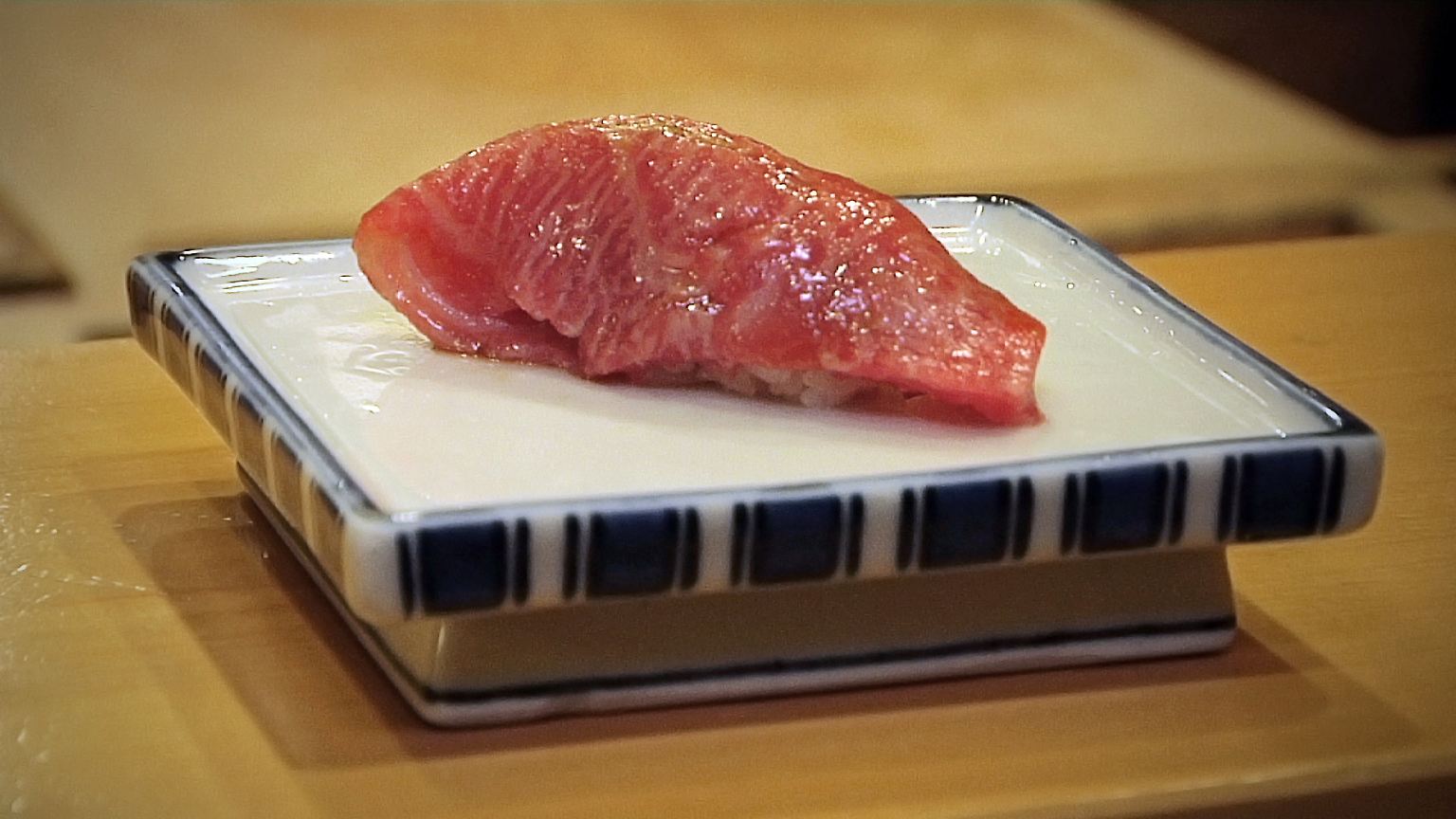 Manchen Deutschen wird schon bei sowas etwas anders: Sushi, roher Fisch. 