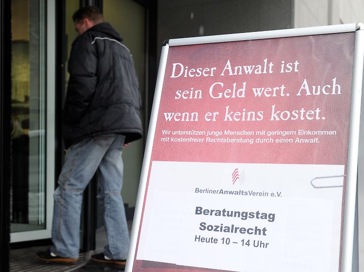 Nach dem Urteil des Bundesverfassungsgerichts konnten sich Hartz-IV-Empfänger kostenlos beraten lassen.