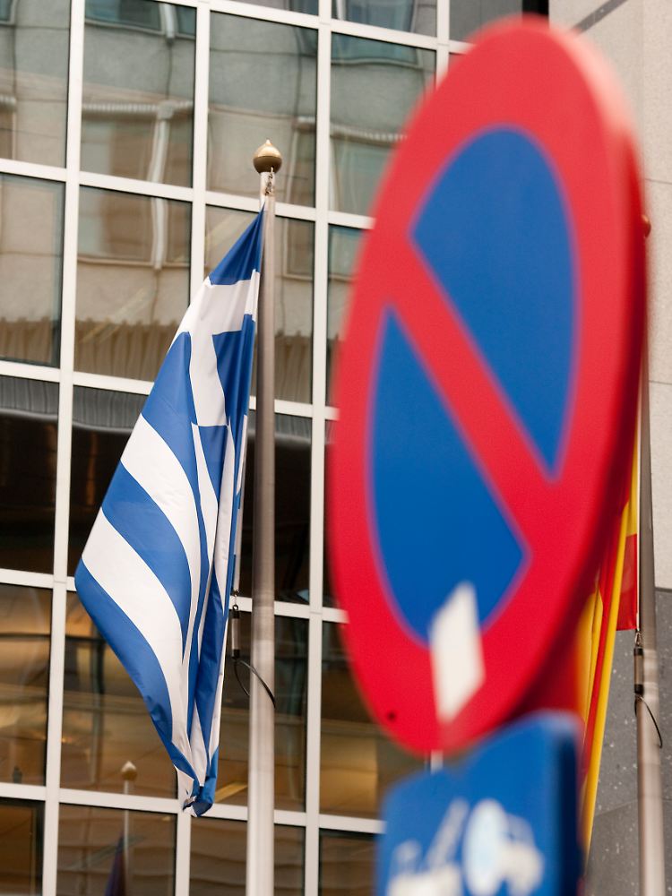 Griechenland sitzt in der Tinte. Wie es weitergehen könnte, diskutiert die Presse.