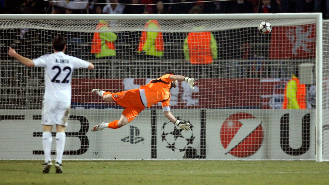 Jean Makoun ließ Madrids Keeper Iker Casillas mit seinem präzisen Schuss keine Chance.