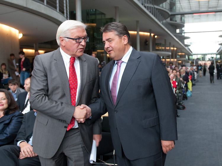 Beäugen sich misstrauisch: Steinmeier und Gabriel.