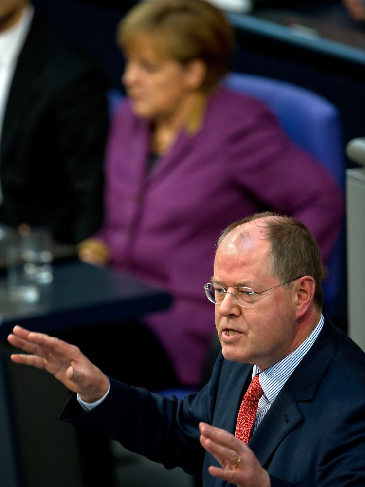 In der Großen Koalition waren Merkel und Steinbrück zwischen 2005 und 2009 Partner. Eine Neuauflage lehnt der SPD-Politiker jedoch ab.
