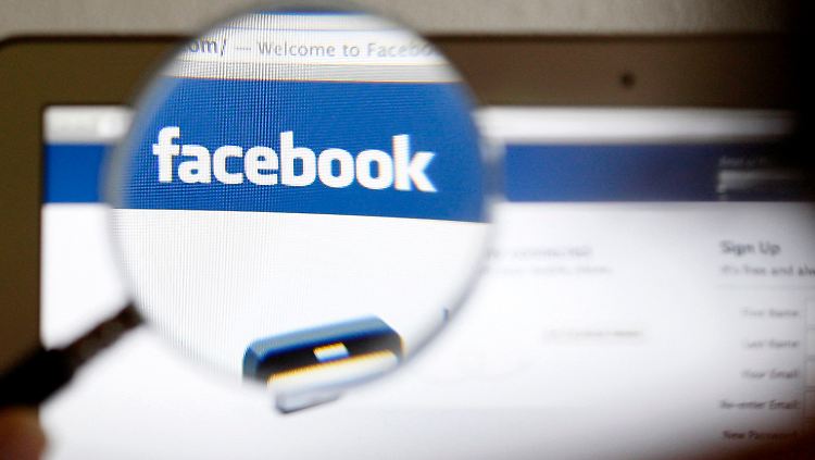 Facebook rät seinen Nutzern, genau hinzuschauen.