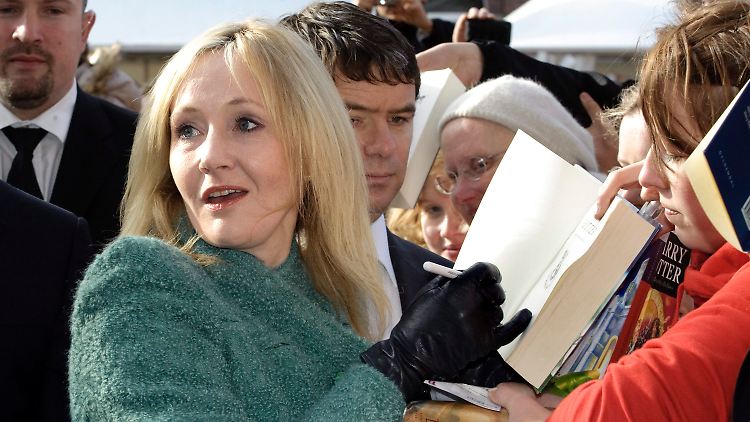 In Deutschland darf Joanne K. Rowlings neuer Roman am Donnerstag ab 9 Uhr verkauft werden.