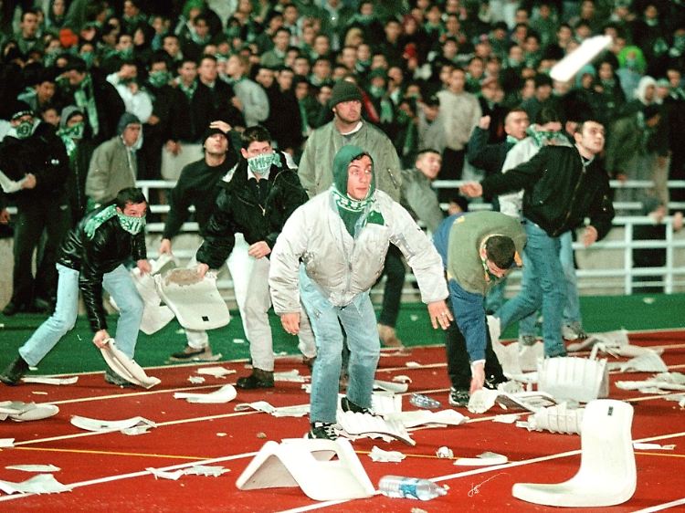 Olympiakos Piräus gegen Panathanaikos Athen: Ausnahmezustand.