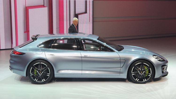 Der Volkswagen-Konzern wartete in Paris mit etlichen Neuigkeiten auf. Unter anderem wurde der Porsche Sport Turismo präsentiert.
