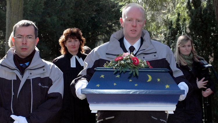 Das 2007 gefundene Kind wurde auf dem Kieler Friedhof Eichhof beigesetzt.