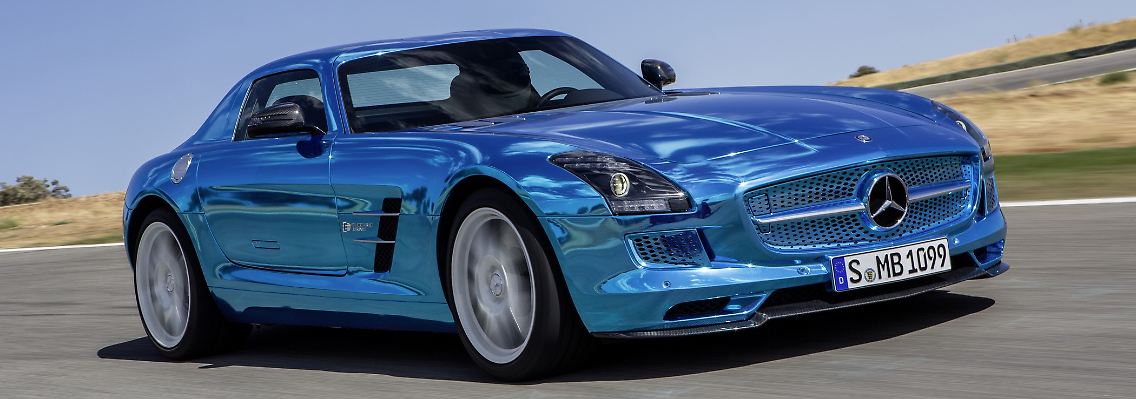 Mercedes bietet seinen Supersportwagen SLS nun auch mit Batterieantrieb an. Leistungseinbußen müssen Käufer kaum befürchten.