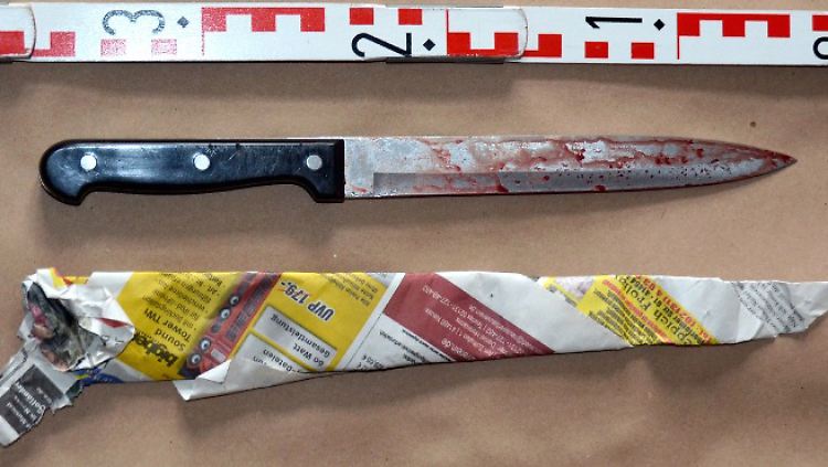 Eine der Tatwaffen. Angeblich trug der Täter zwei Messer bei sich, von denen eines aber beim ersten Stich abbrach.