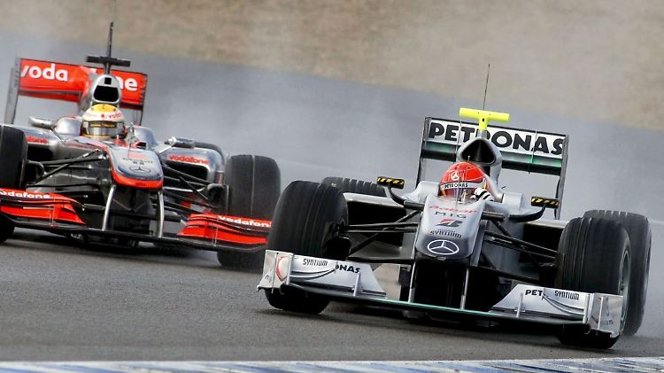 Michael Schumacher lag am Tagesende auf Rang sechs, Lewis Hamilton war im McLaren Zweiter.
