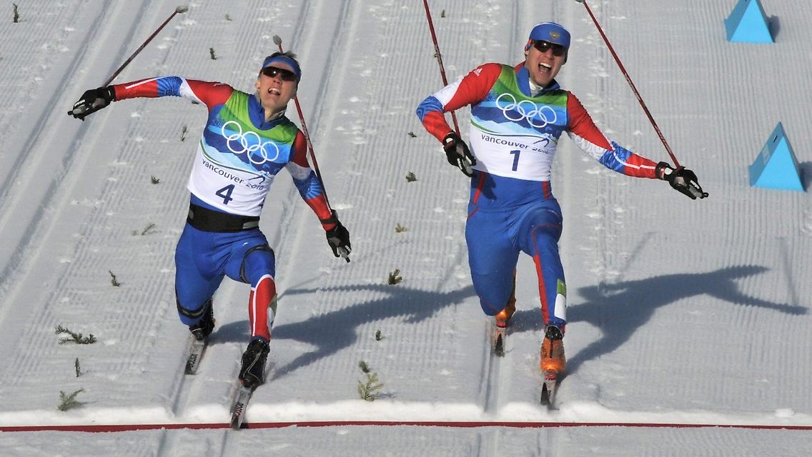 Über Gold und Silber entschieden im Männersprint Zentimeter - zugunsten des Russen Nikita Krijukow (l).
