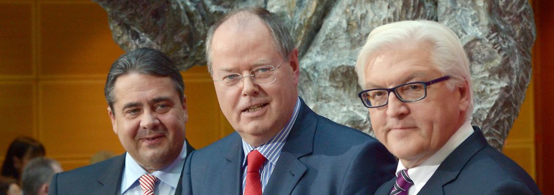 Erstmals nimmt Steinbrück die Mittelposition der Troika ein. Diese war bislang dem Parteichef vorbehalten.