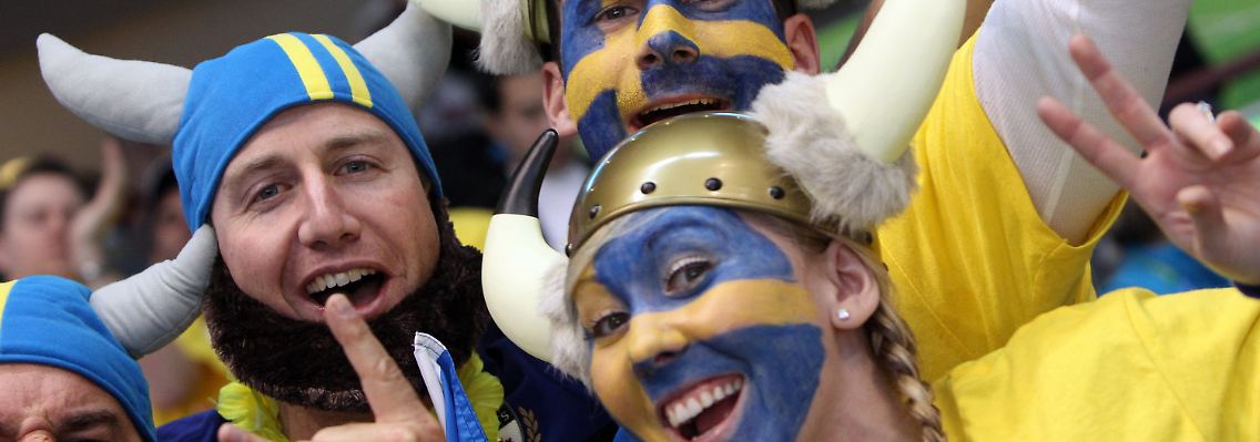 In Feierlaune: schwedische Fans in Vancouver.