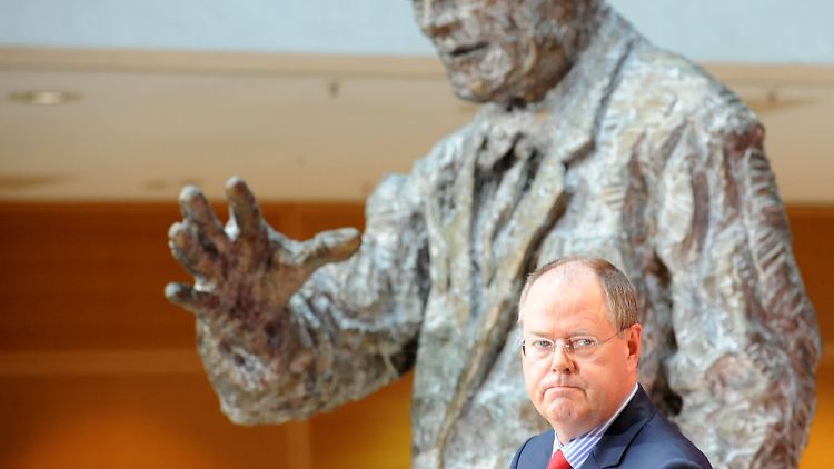 Peer Steinbrück will Kanzler werden. Die Frage ist: Welche Chancen hat er gegen Angela Merkel?