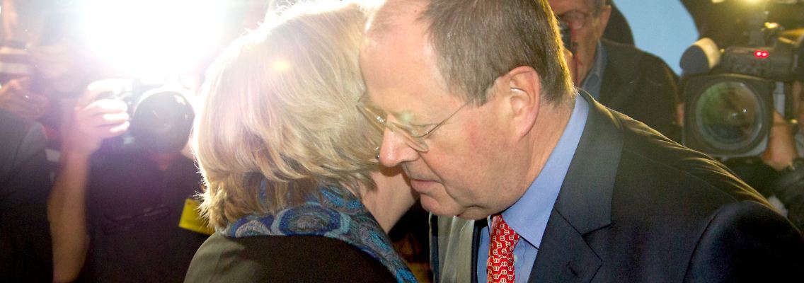 Hannelore Kraft begrüßt Peer Steinbrück.