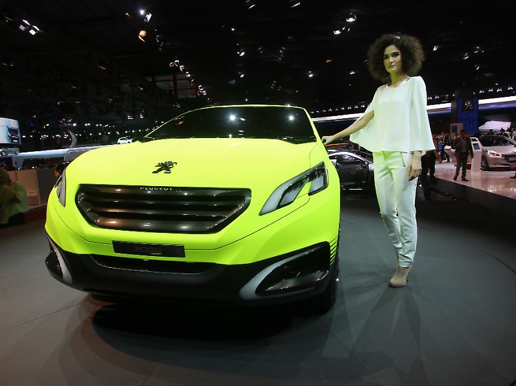 Nicht zu übersehen: die grell lackierte Geländewagen-Studie Peugeot 2008.