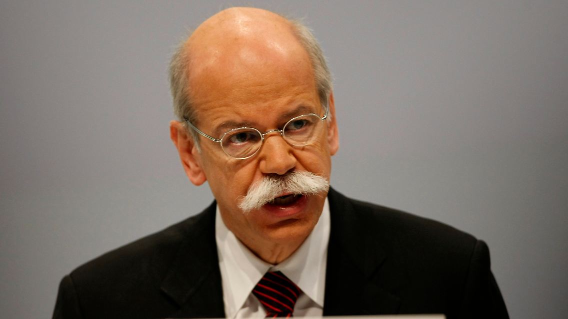 Dieter Zetsche, hier auf der Bilanz-PK soll den Karren aus dem Dreck fahren. Er ist für drei weitere Jahre an Bord.
