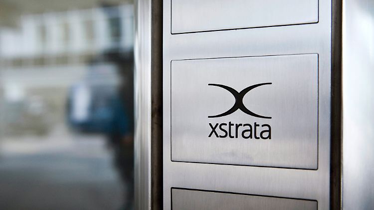 Die geplante Fusion der Rohstoffgiganten Xstrata und Glencore hat eine entscheidende Hürde genommen.