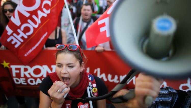 Proteste gegen die von der Regierung geplanten Steuererhöhungen in Frankreich