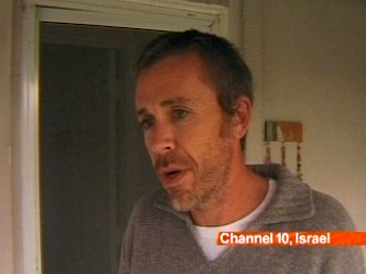 Der Israeli Paul Kelly, der auch die britische Staatsbürgerschaft hat, ist empört: "Das ist mein Pass, aber ich habe Israel nicht verlassen", sagte er im israelischen TV.