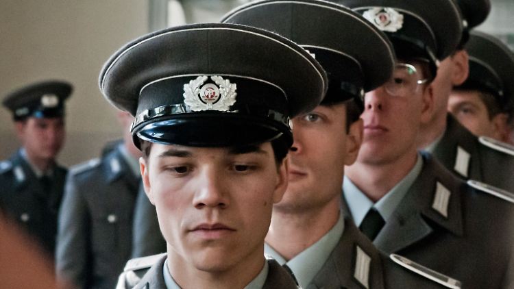 Sohn Christian erlebt beim Militär Drill und Menschenverachtung - und er trifft eine Entscheidung.