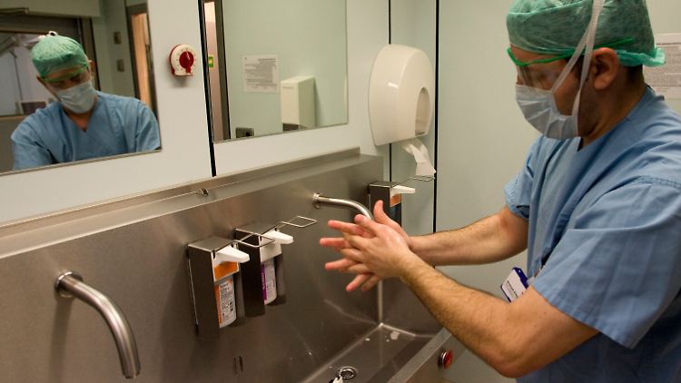 Strengere Hygienevorschriften im Krankenhaus konnten keinen Rückgang der Infektionen mit dem MRSA-Erreger bewirken.