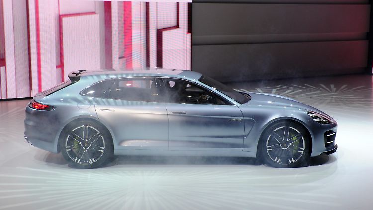 Präsentation des Porsche Sport Turismo beim Autosalon in Paris. 