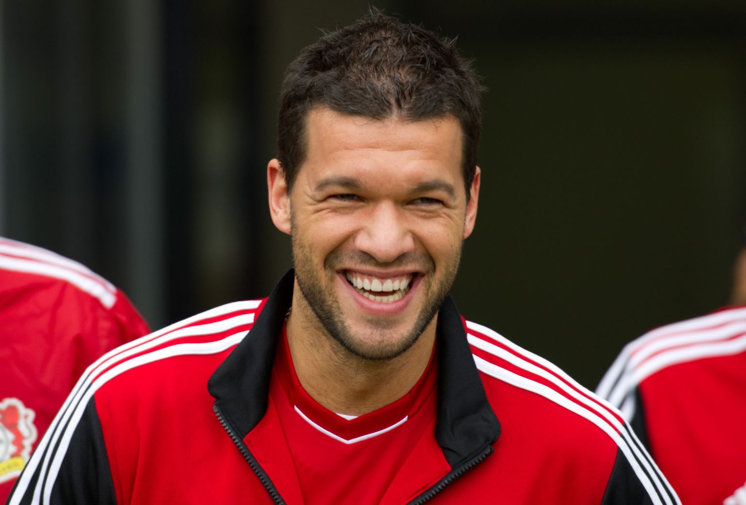 "Die Zeit ist reif", sagt Michael Ballack und trifft die fällige Entscheidung: Mit 36 Jahren hängt er die Fußballschuhe an den Nagel. Der Sachse blickt auf eine lange, große Karriere zurück.