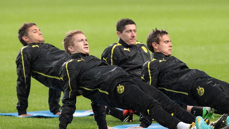 Strecken für die nächste Runde: Marco Reus & Co. beim Training in Manchester.