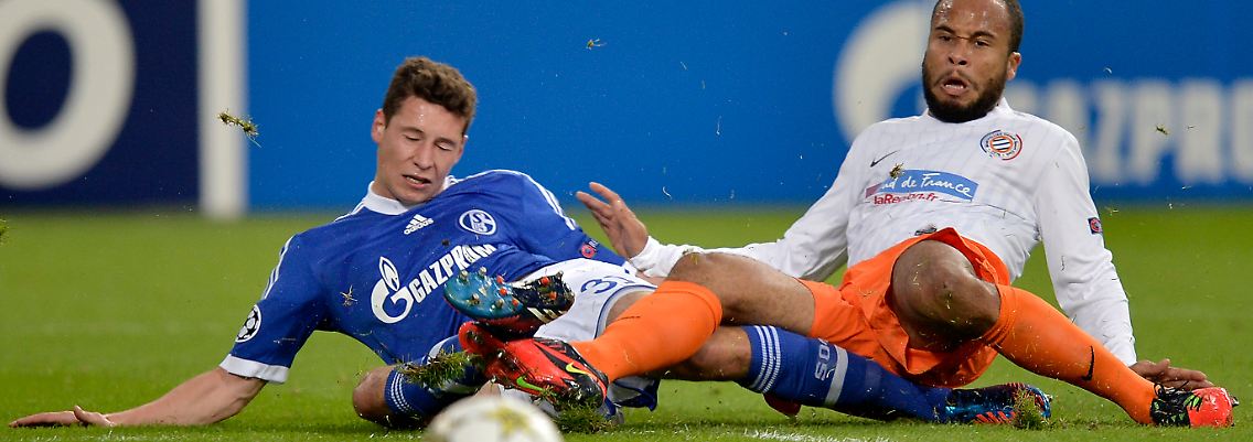 Draxler (l.) gegen Bocaly - der Schalker muss am Ende ins Krankenhaus.