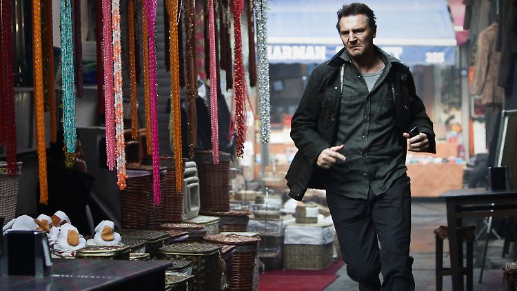 Liam Neeson kann von Blutwurst nicht genug bekommen.
