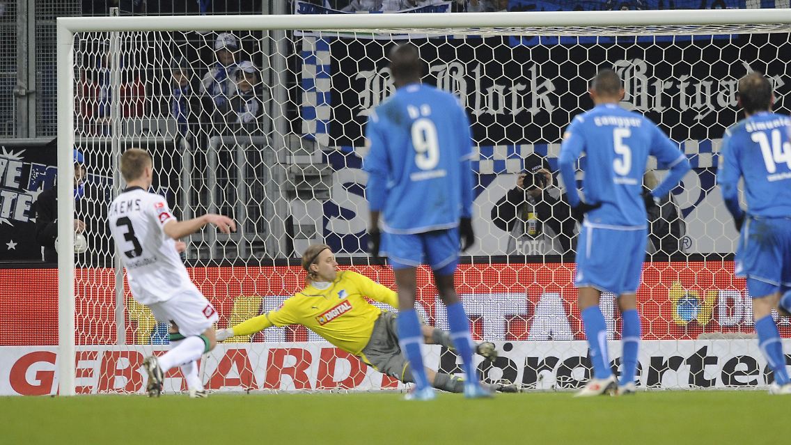 Die Führung für Gladbach erzielte Daems vom Elfmeterpunkt.