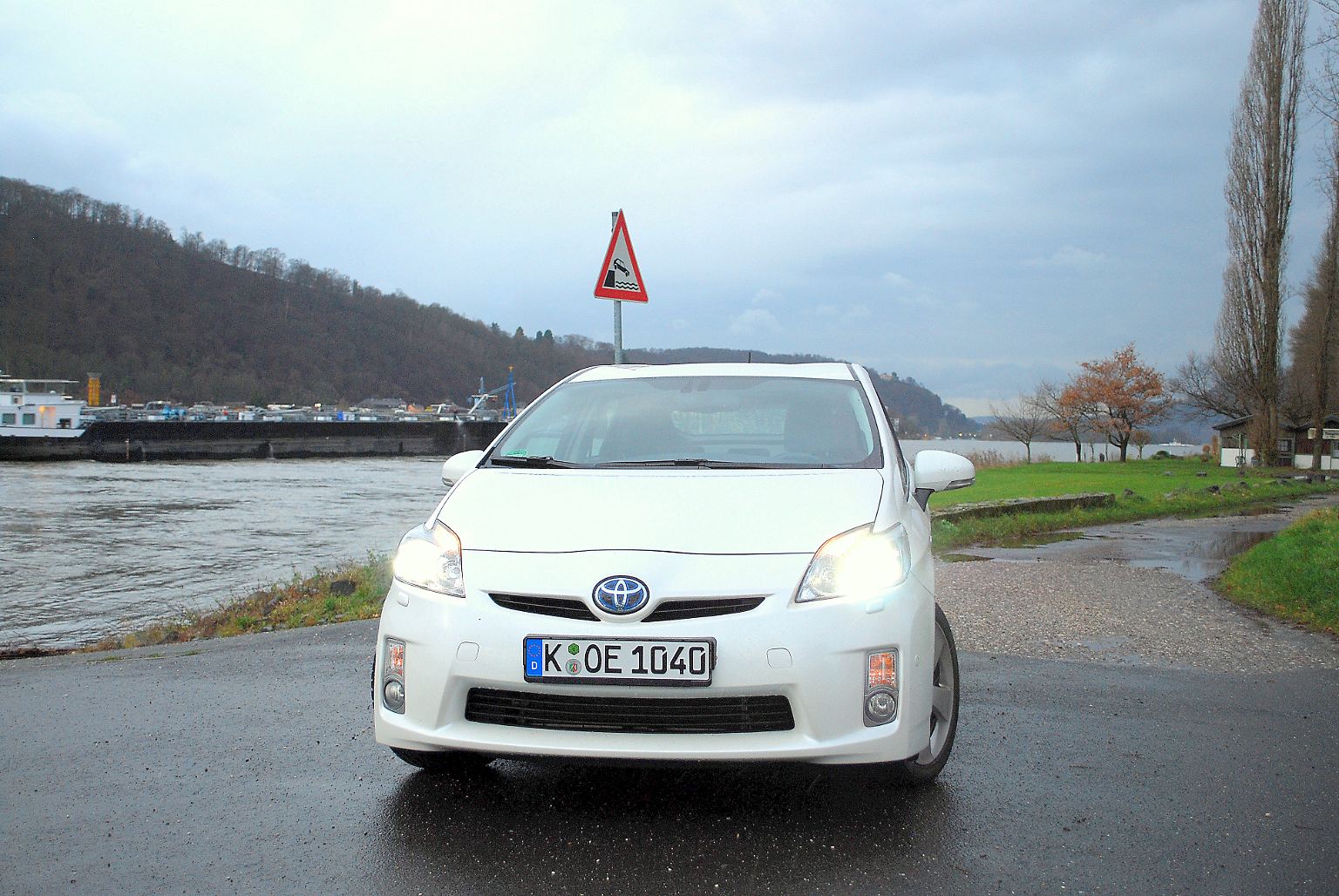 In neuem Gewande zeigt sich der Toyota Prius in seiner dritten Auflage. Er hat äußerlich an Charakter gewonnen.