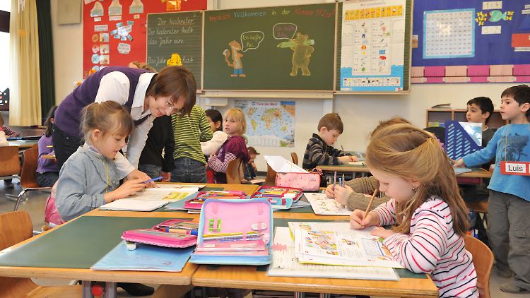 Eine Grundschulklasse in München. Die bayerischen Grundschüler haben beim Rechnen und beim Lesen die Nase vorn.