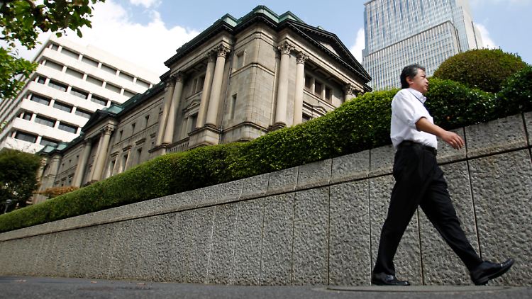 Eine Herausforderung für Architekturfotografen: Die Zentrale der japanischen Zentralbank in den Straßenschluchten Tokios.
