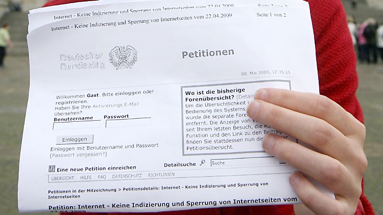 Der Petitionsausschuss des Bundestages verhandelt über die Beschwerde gegen die Sperrung von Internetseiten - eine erfolgreiche Online-Petition.